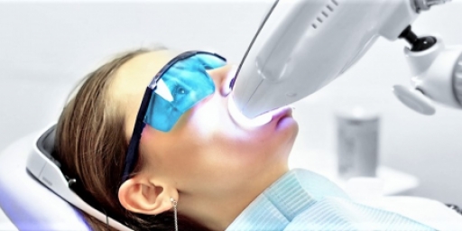 Отбеливание зубов системой ЗУМ
